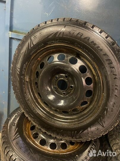 215/65 r16 dunlop kaptur duster