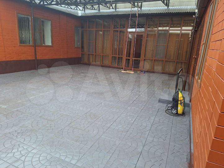 Дом 240 м² на участке 6 сот.