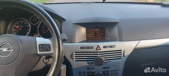 Opel Astra 1.6 МТ, 2011, 151 000 км