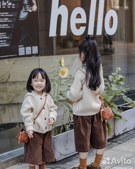 Теплая кофта вязанная на пуговицах с капюшоном