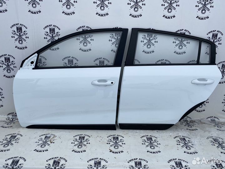 Белые двери левые Kia Rio X-Line Оригинал