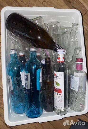 Стеклянные бутылки 0,5 и 1 л (разные формы)