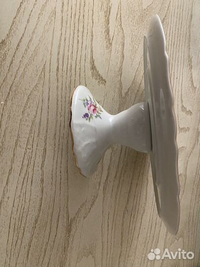 Тортница на ножке