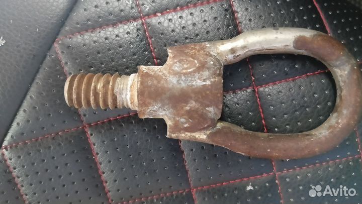 Буксировочный крюк