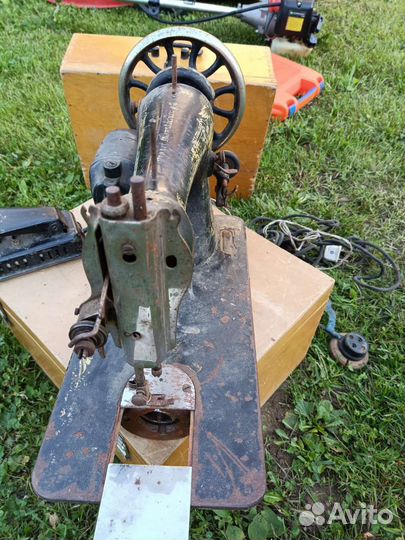 Швейная машинка зингер