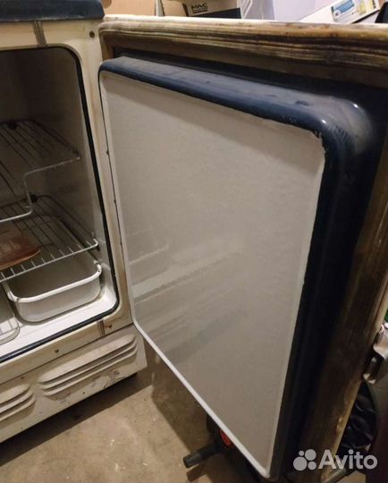 Холодильник винтажный 
