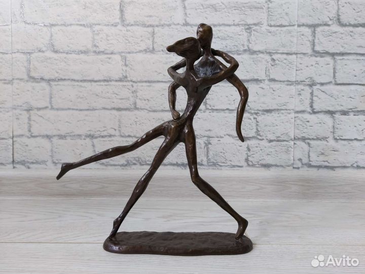 Статуэтка бронзовая