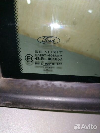 Форточка задней правой двери Форд Мондео 3