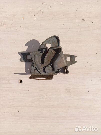 Замок капота на Фольксваген гольф 3 мк3