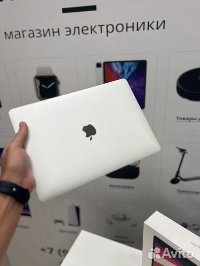 Apple MacBook Pro 13 М1 16/256гб 2020 silver Б/У