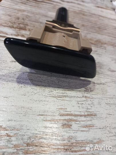 Форсунка омывателя фары прав Toyota Land Cruiser