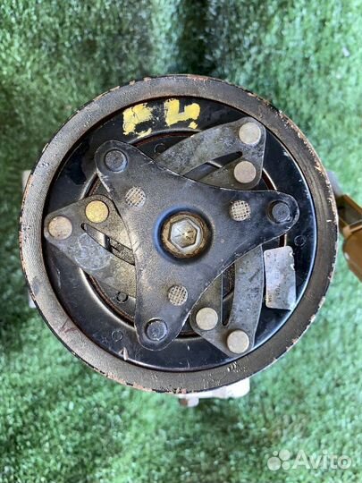 Компрессор кондиционера Mitsubishi RVR N74W MR3987