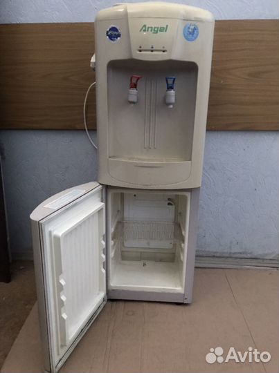 Кулер для холодной и горячей воды с холдильником