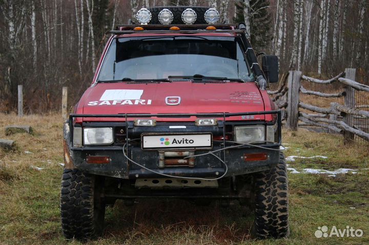 Nissan Terrano 3.0 МТ, 1992, битый, 300 000 км