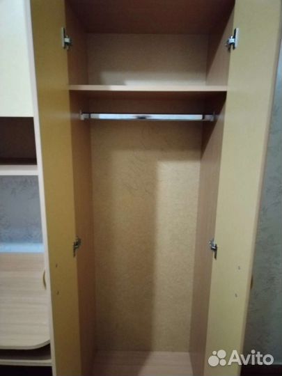 Уголок школьника стол со шкафчиками