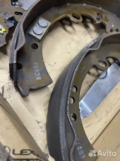 Колодки ручника новые Toyota Hilux 7