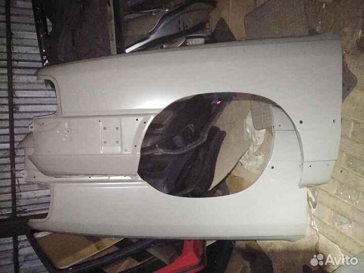Крыло переднее левое правое Audi 100 C3