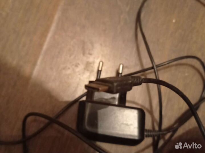 Зарядное устройство на сот. телефоны