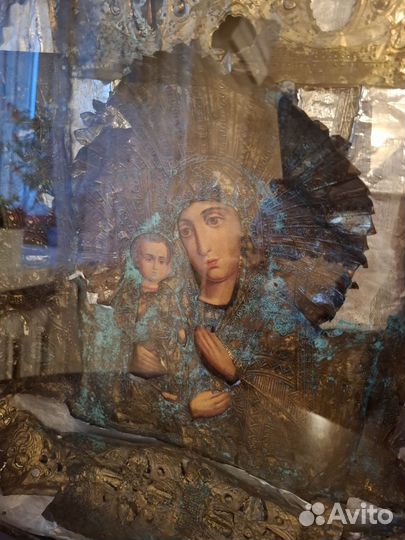 Старинная икона Богородица Троеручица