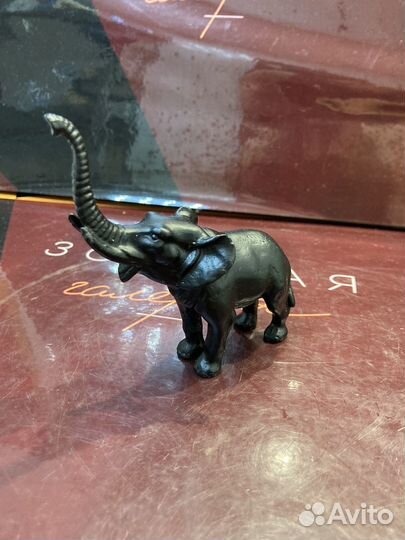 Статуэтка Касли Слон