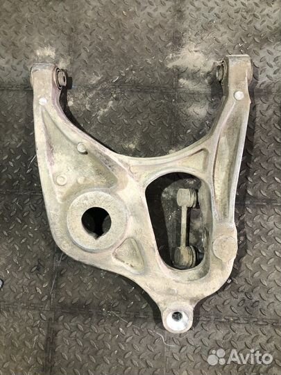 Рычаг задний правый нижний