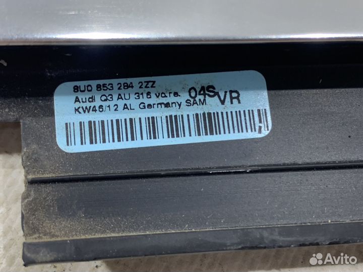 Молдинг стекла передний правый хромир. Audi Q3 8U