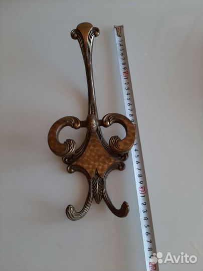 Старинный крючок вешалка