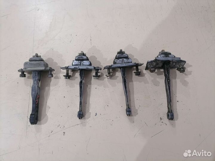 Ограничитель двери Mazda 323 BA