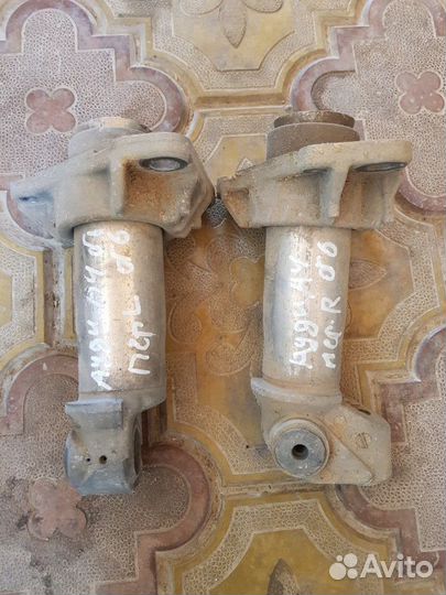 Кронштейн усилителя переднего бампера на Audi A4 B