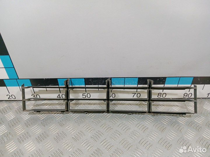 Б/У Решетка в бампер центральная Skoda#003