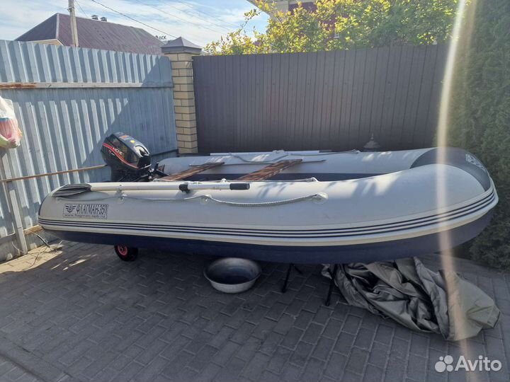 Лодка с мотором