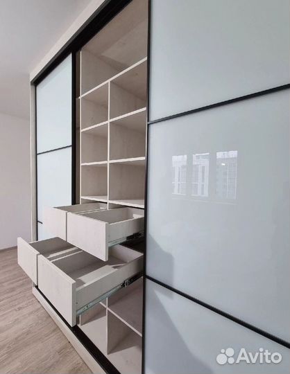 Современный шкаф