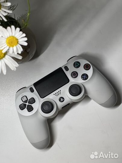 Геймпад PlayStation 4 DualShock 4 v2 White