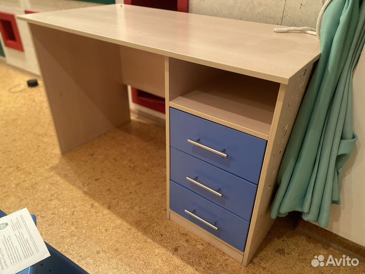 Детский письменный стол