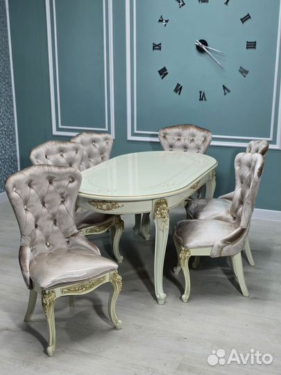 Стол и стулья