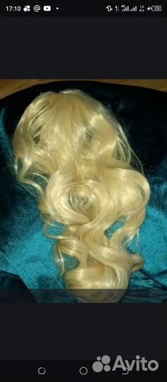 Хвост на заколке краб блонд кудрявый