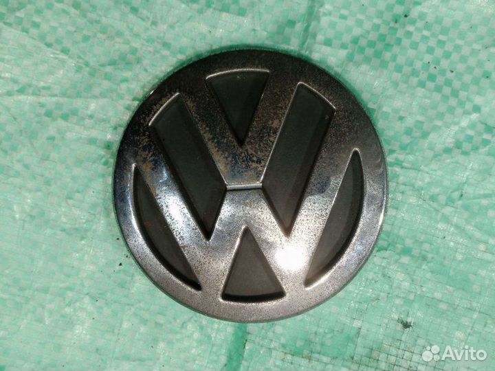 Эмблема на капот Volkswagen Passat B5