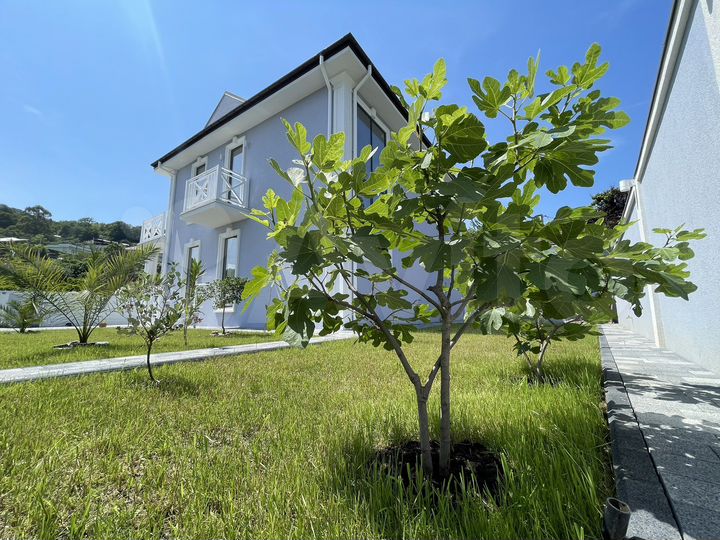 Дом 200 м² на участке 5 сот.