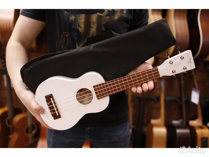 Hampi SBK-White Укулеле сопрано, цвет белый с чехл