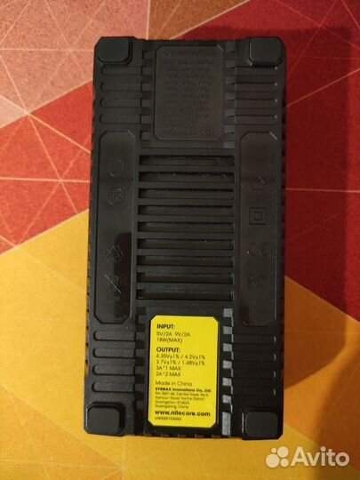 Зарядное устройство Nitecore UMS2