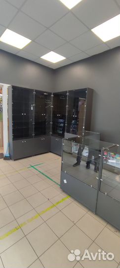 Торговые витрины и стеллажи