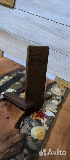 Деревянная подставка под телефон