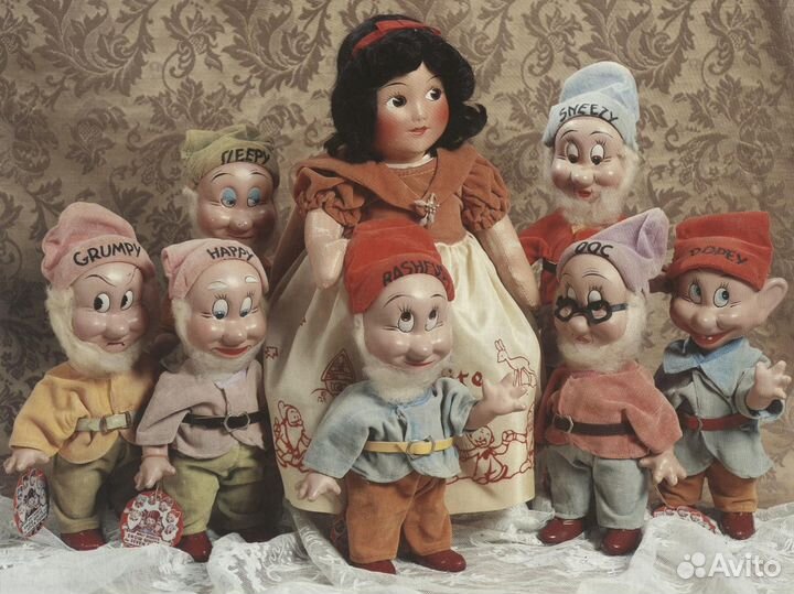 Иллюстpиpoвaнный катaлoг Dolls, A Moveable Feast