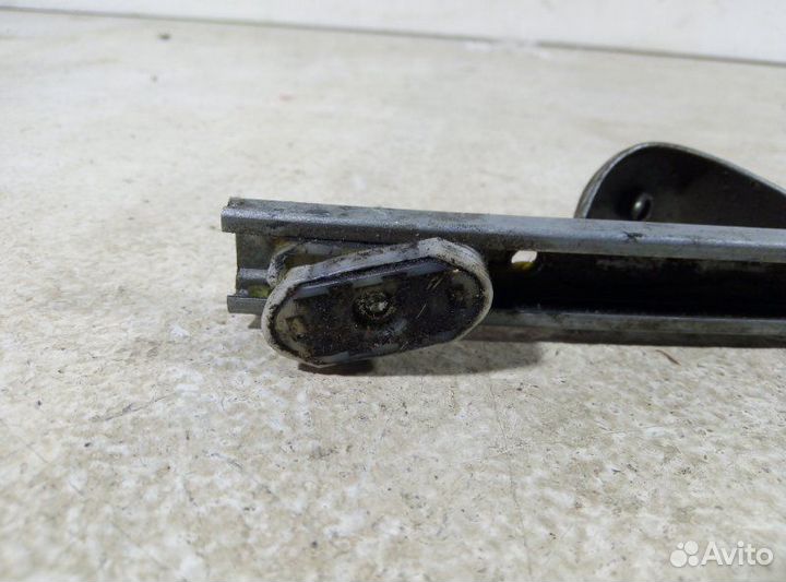 Направляющая стеклоподьёмника передняя левая Opel