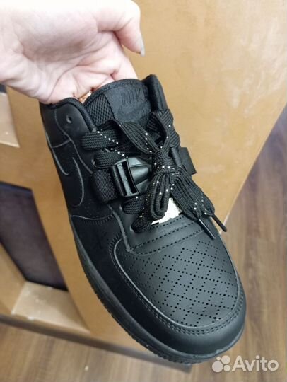Кроссовки новые 40 размер