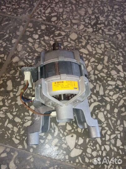 Двигататель стиральной машины Hotpoint Ariston