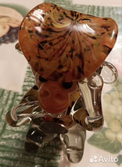 Фигурка обезьянки стеклянная