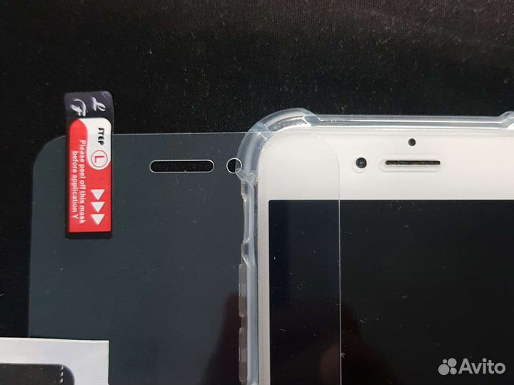 Защитное стекло на iPhone 8