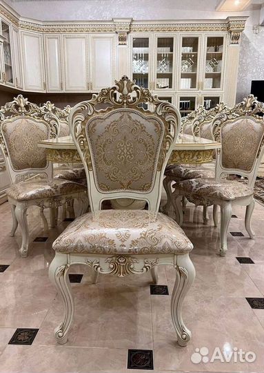 Стол кухонный и стулья