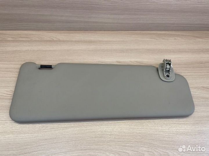 Козырек солнцезащитный правый Renault Logan